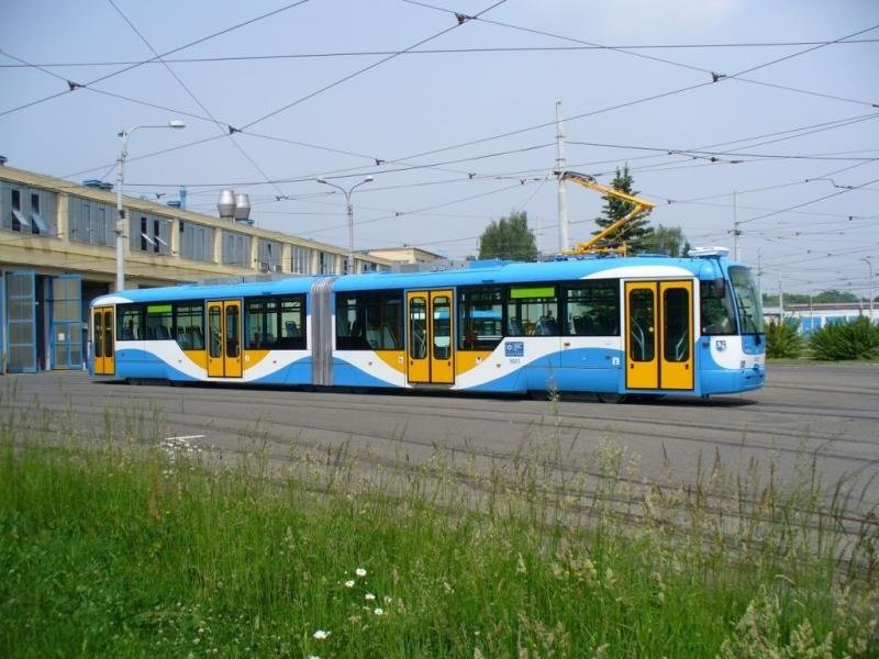 foto-tramvaj-Vario-LF2-znovu-pro-Ostravu